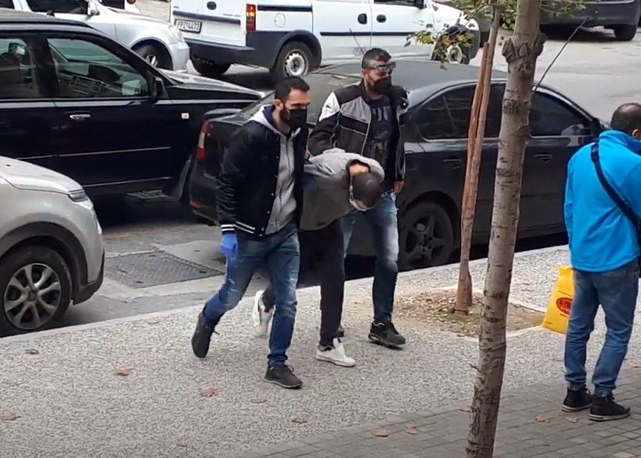 Θεσσαλονίκη – Ενώπιον του δικαστηρίου ο 27χρονος που διέπραξε τη ληστεία μετά φόνου στο ψιλικατζίδικο