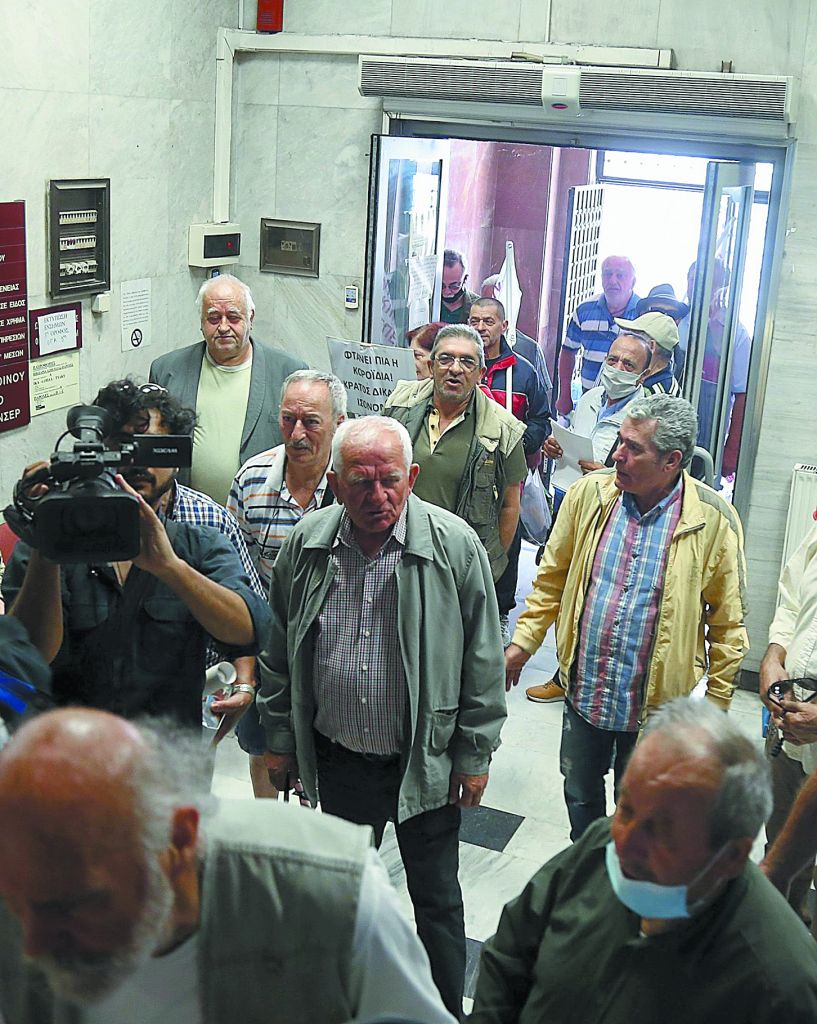 Σύνταξη και με χρέη στον ΕΦΚΑ