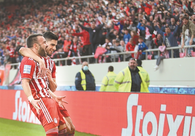 Η κουβέντα πλάι… στον «ασβέστη»