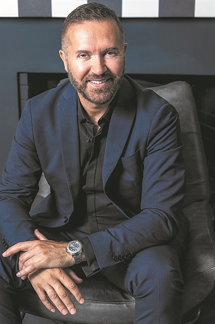 «Η ζωή μου χωρίζεται σε προ και μετά Μίκη»