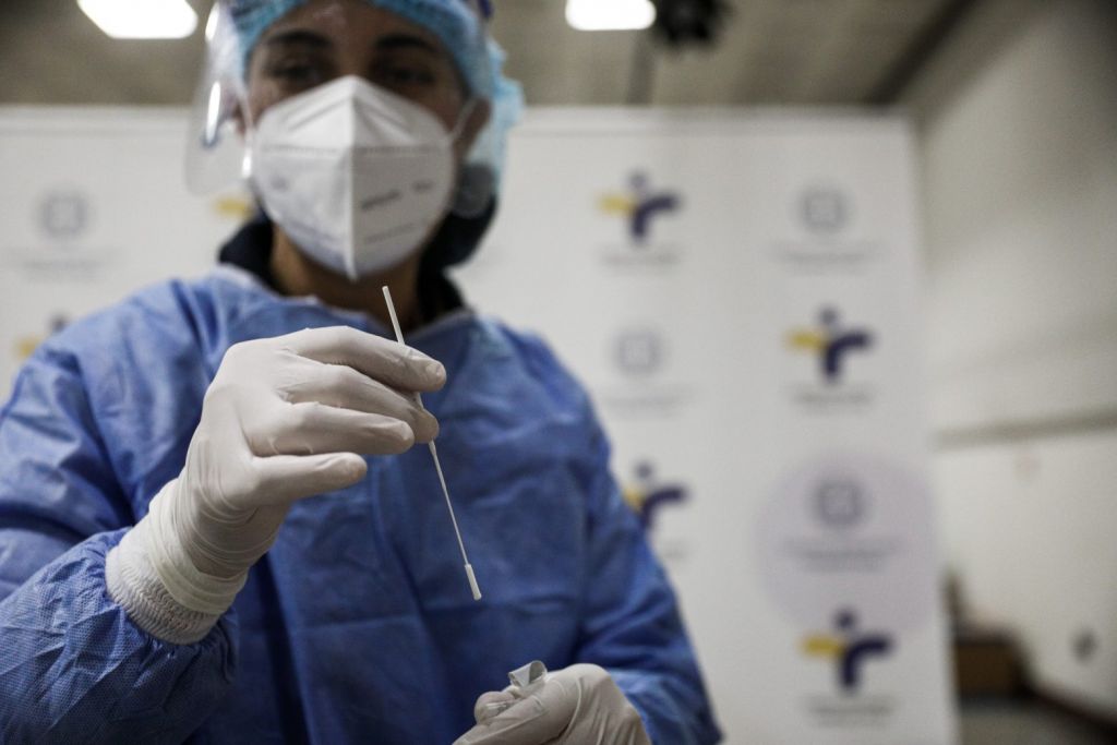 Κοροναϊός – 6.909 νέα κρούσματα και 48 θάνατοι – Στους 450 οι διασωληνωμένοι