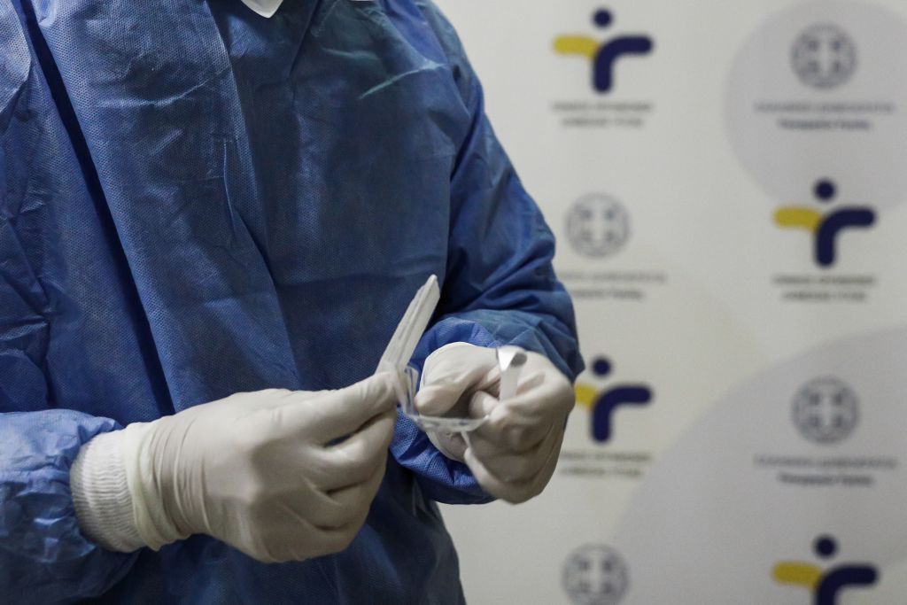 Κοροναϊός – «Φλέγεται» η Αττική από τα κρούσματα – Πού εντοπίζονται ανά τομέα