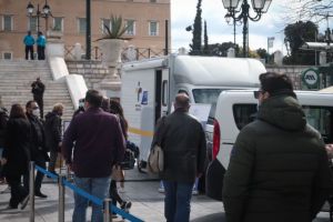 Κοροναϊός – «Φλέγεται» με 902 κρούσματα η Αττική – Πού εντοπίζονται ανά τομέα