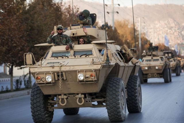 Μεγάλη στρατιωτική παρέλαση των Ταλιμπάν με… αμερικανικά όπλα