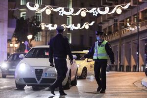 Η έκρηξη του τέταρτου κύματος και τα σενάρια για lockdown