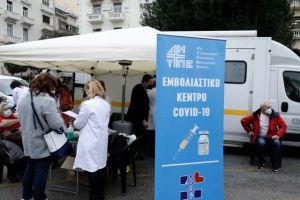 Παραλλαγή Όμικρον – Σενάρια για μέτρα πριν τα Χριστούγεννα – «Ας είναι ακόμα ένα κίνητρο για να εμβολιαστούμε»