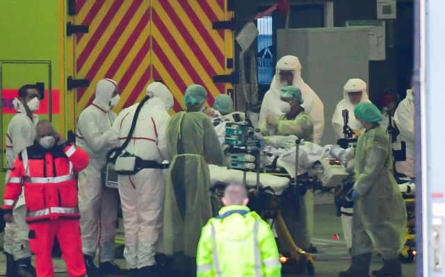 ΠΟΥ – Ασαφές αν η Όμικρον προκαλεί σοβαρότερη ασθένεια