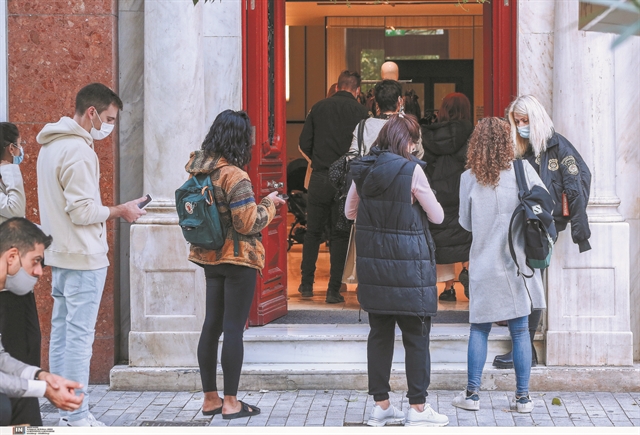 Η Εκκλησία δεν μπορεί να κάνει ελέγχους στους πιστούς