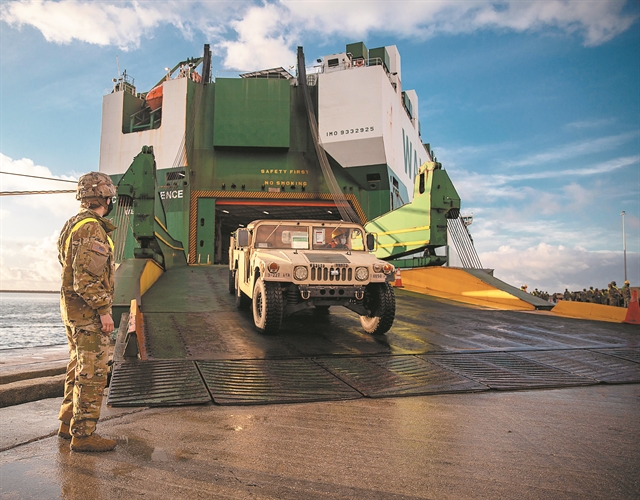 Κορυφώνεται η αμερικανική απόβαση