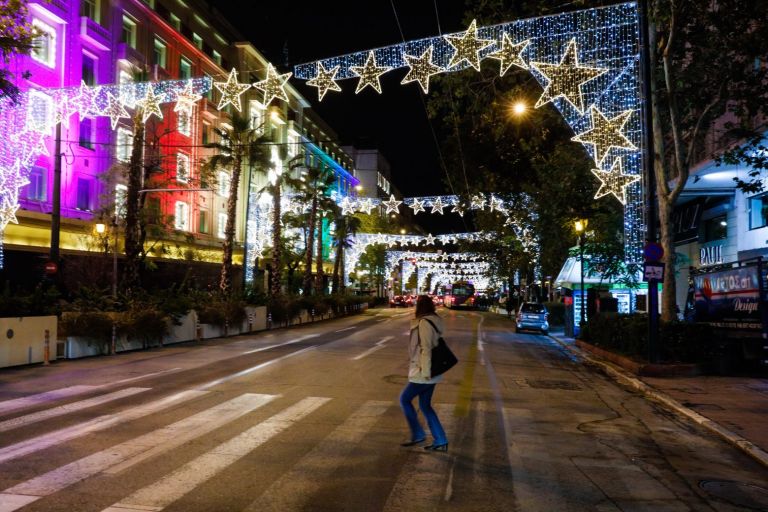 Παραλλαγή Όμικρον – Απειλεί τα Χριστούγεννα – Υπάρχει «καλό» και «κακό» σενάριο | tanea.gr