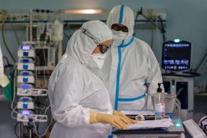 Κοροναϊός – «Εκτοξεύτηκε» η θετικότητα – Τα μοριακά τεστ ισούνται με… τα ημερήσια κρούσματα