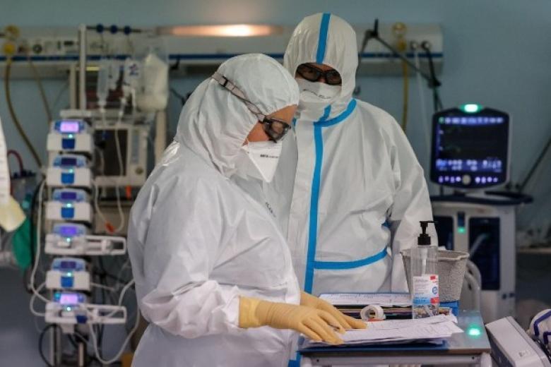 Κοροναϊός – «Εκτοξεύτηκε» η θετικότητα – Τα μοριακά τεστ ισούνται με… τα ημερήσια κρούσματα