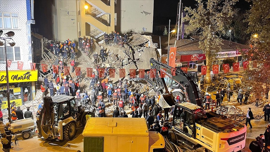 Τουρκία – Κατάρρευση κτιρίου – Τουλάχιστον 20 εγκλωβισμένοι