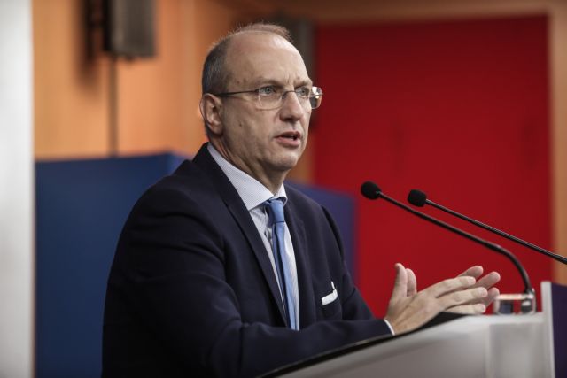 Δείτε live την ενημέρωση από τον κυβερνητικό εκπρόσωπο Γιάννη Οικονόμου