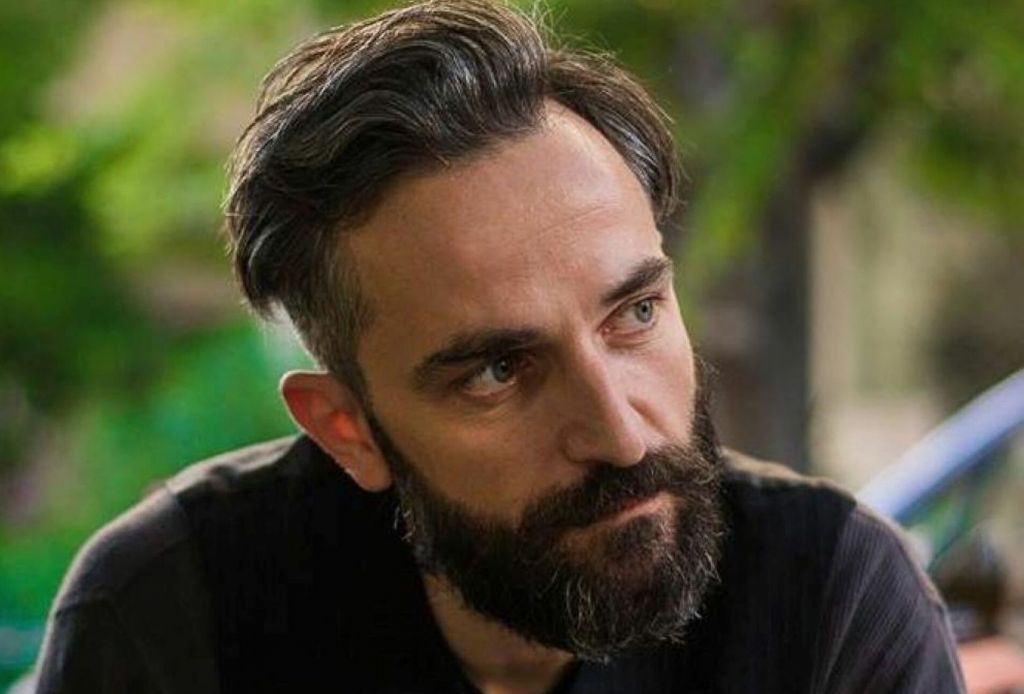 Άρης Σερβετάλης – Οργή ηθοποιών για την απόφαση να «κατεβάσει» τον Ρινόκερο