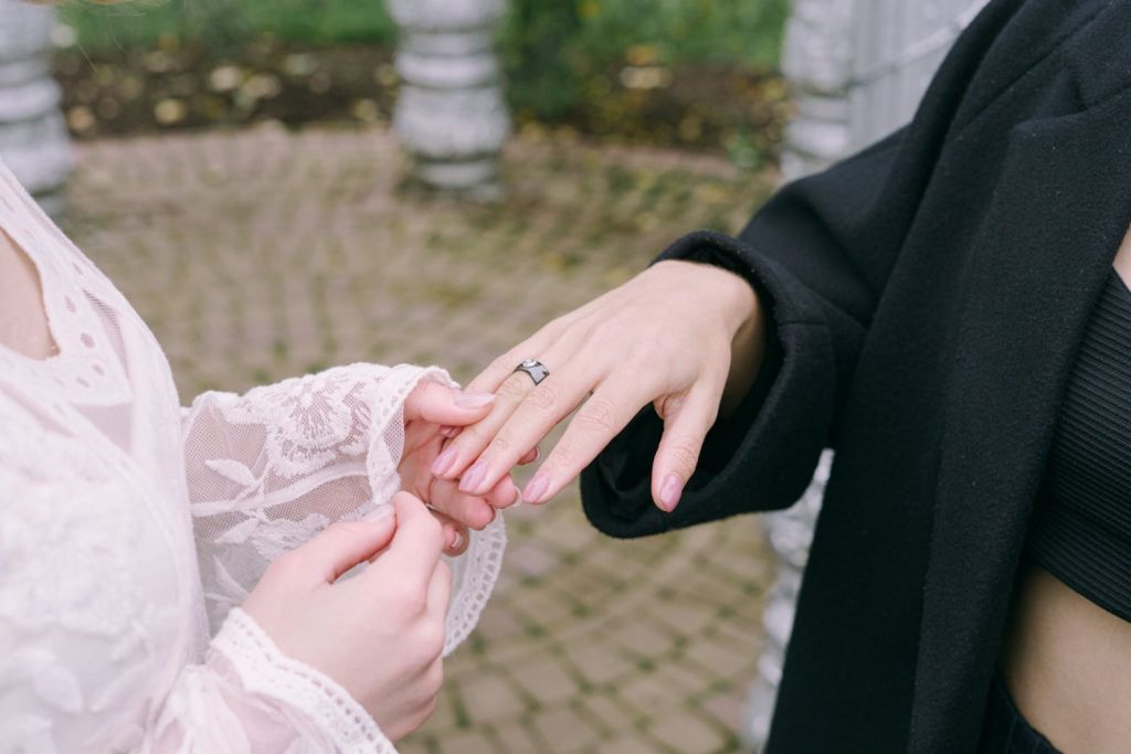 Ελβετία – Από την 1η Ιουλίου του 2022 τα ομόφυλα ζευγάρια θα μπορούν να παντρεύονται