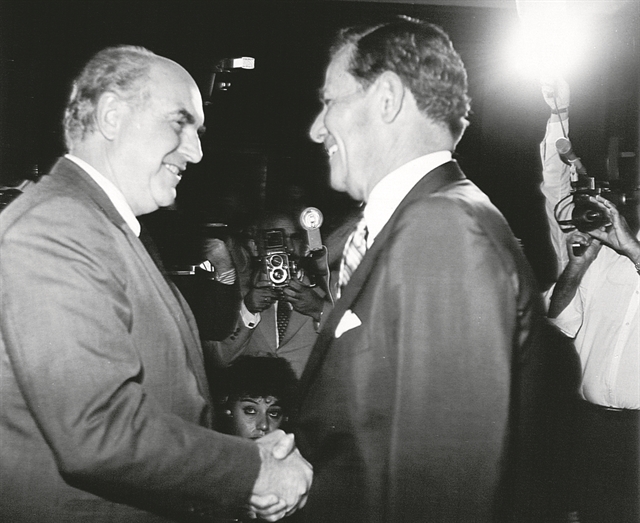 «Κι ο Θεός ο ίδιος να κατέβει, ΠΑΣΟΚ θα ψηφίσει»