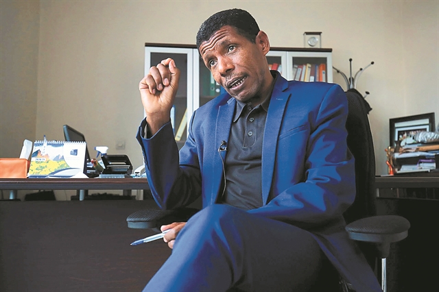 Τρέχοντας με τα… χακί