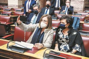 Παρατράγουδα πριν «κλειδώσουν» οι τηλεμαχίες