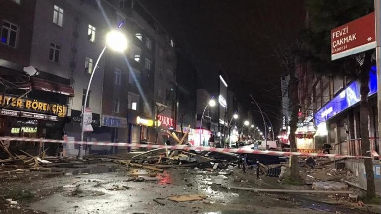 Τέσσερις νεκροί και 19 τραυματίες στην Κωνσταντινούπολη από τους θυελλώδεις ανέμους | tanea.gr