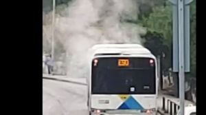 Φωτιά σε λεωφορείο στην Πανεπιστημιούπολη Ζωγράφου – Ηταν γεμάτο με φοιτητές