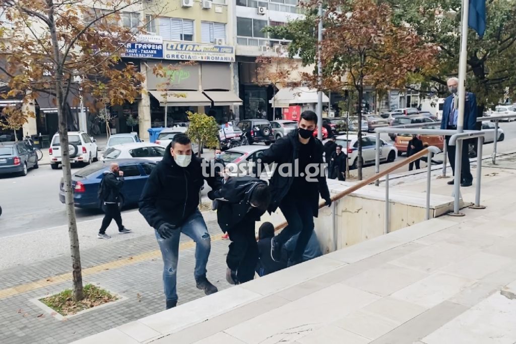 Θεσσαλονίκη – Κακουργηματική δίωξη στους δύο συλληφθέντες για τη ληστεία με νεκρό στο ψιλικατζίδικο