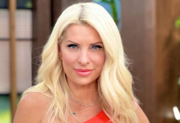 Απολαυστική Ελένη Μενεγάκη – Kυνηγούσα τα παιδιά μου, τους έλεγα «κατεβείτε, θα μείνω στον τόπο» – Τι συνέβη