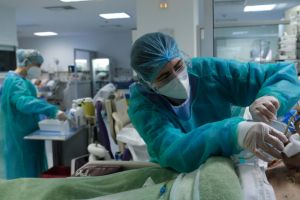 Θωμαϊδης – Εκτιμούμε κορύφωση θανάτων και διασωληνωμένων από 5 Δεκεμβρίου μέχρι τα Χριστούγεννα
