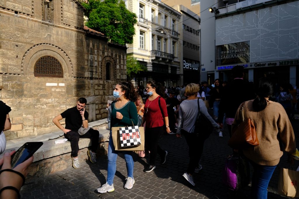 Κοροναϊός – 40.000 κρούσματα σε έξι μέρες – «Να μην χρειαστεί να επιλέγουμε ασθενείς»