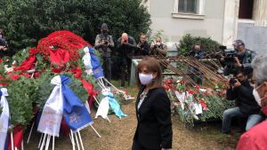 Πολυτεχνείο – Η στιγμή που η Σακελλαροπούλου καταθέτει στεφάνι