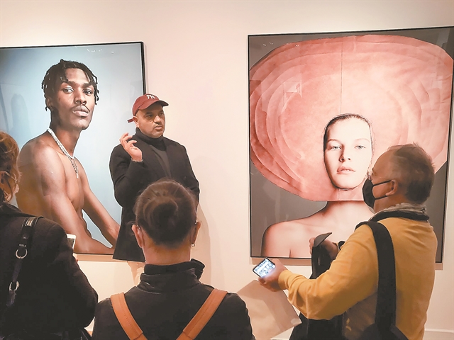 Ο φωτογράφος των διασήμων, φωτογράφος των ανωνύμων