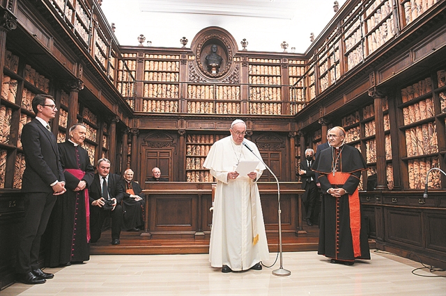 Η πρώτη έκθεση σύγχρονης τέχνης στη Βιβλιοθήκη του Βατικανού