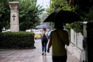 Καιρός – Τριήμερο Αγίου Πνεύματος: Ποιοι προορισμοί θα χρειαστούν ομπρέλα