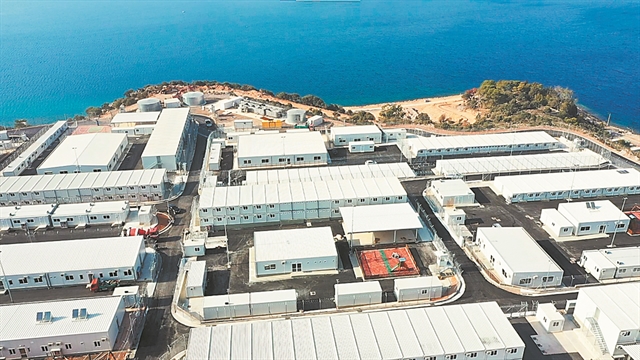 Σε λειτουργία οι νέες κλειστές δομές σε Κω και Λέρο