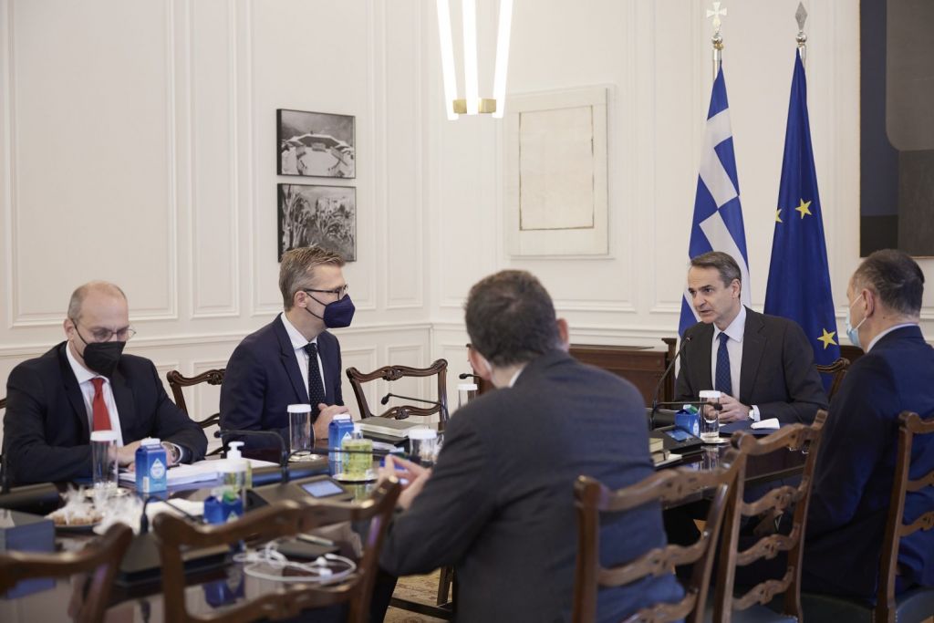 Μητσοτάκης – Σύσταση για self test πριν και μετά το ρεβεγιόν – Επέκταση τηλεργασίας και αλλαγές στο ωράριο στην εστίαση εάν χρειαστεί