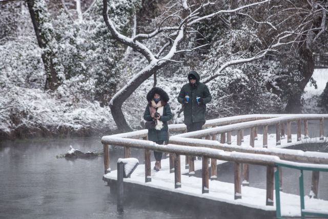 Καιρός – Πτώση της θερμοκρασίας, καταιγίδες και χιόνια – Σε ποιες περιοχές απαιτείται προσοχή