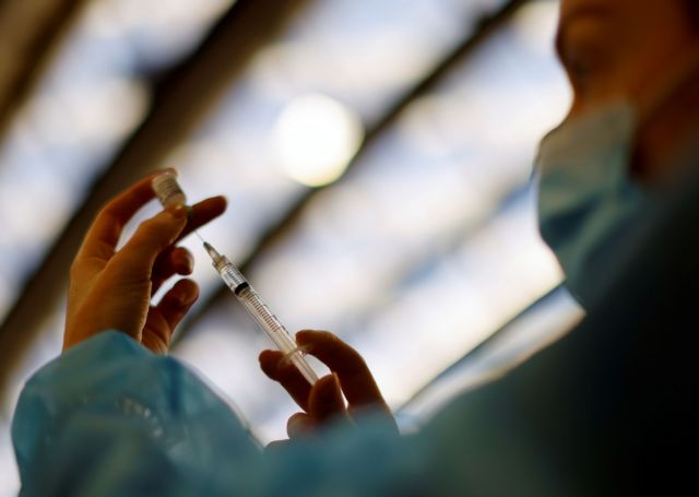 Εμβόλιο – «Ωρα να σκεφτούμε την υποχρεωτικότητα» λέει τώρα η Κομισιόν