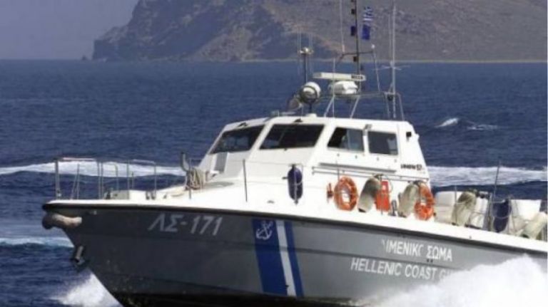 Προσφυγικό – Νέα προσάραξη πλοίου με 92 μετανάστες στη Μάνη – Στα χέρια των αρχών τρεις διακινητές