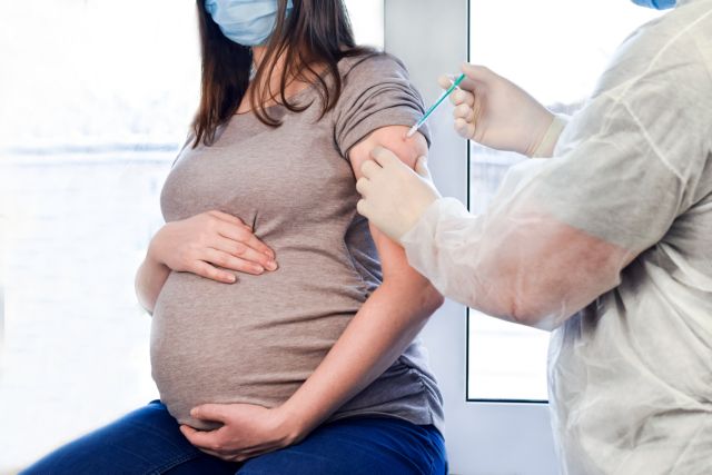 Κοροναϊός – Ασφαλές το εμβόλιο για τις μέλλουσες μητέρες – Στις πόσες δόσεις είναι προστατευμένες | tanea.gr