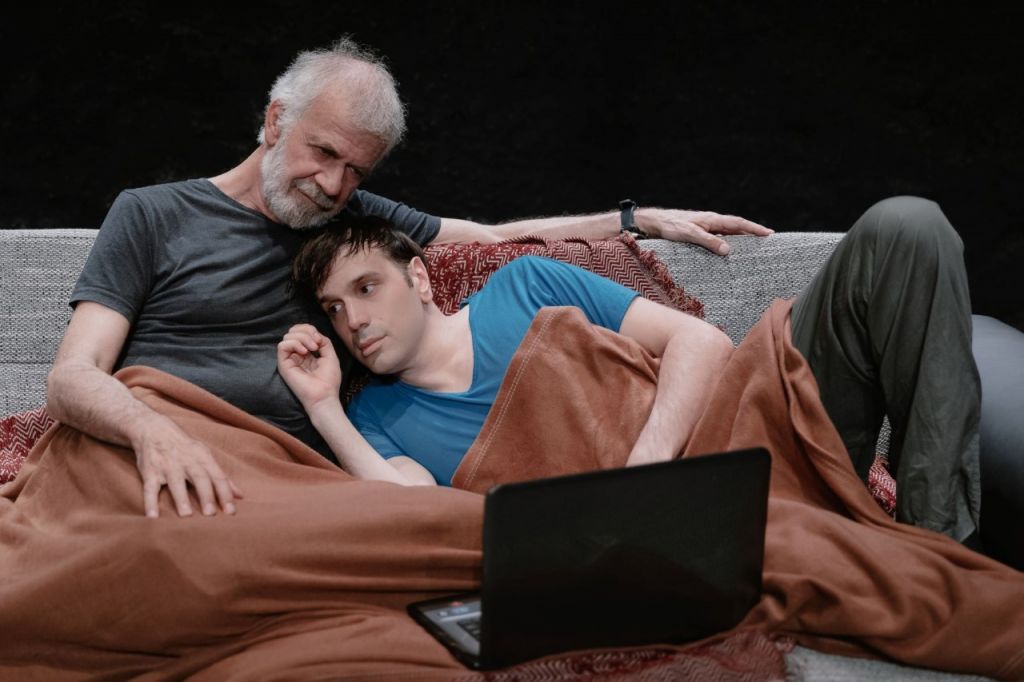 Ο Γιάννης Λεοντάρης σκηνοθετεί «Οπως πάει το ποτάμι»