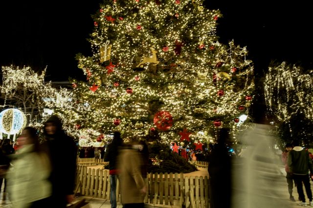 Κοροναϊός – Ανησυχία για τη μεταδοτικότητα της Ομικρον και το ενδεχόμενο για νέα μέτρα τα Χριστούγεννα