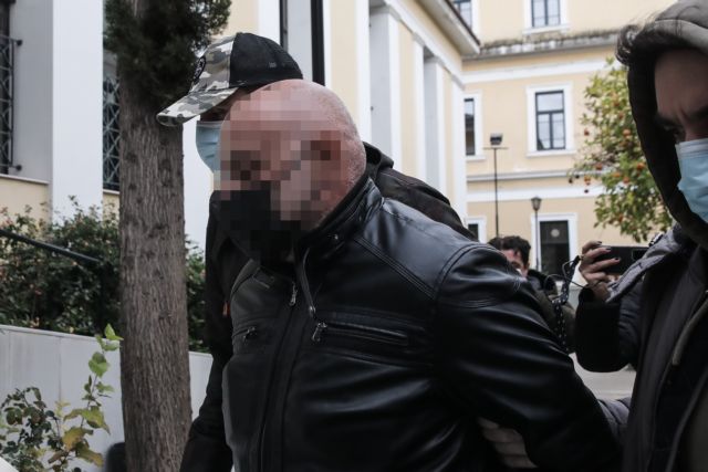 Ποινική δίωξη για ανθρωποκτονία στον 51χρονο που μαχαίρωσε τον σύντροφο της μητέρας του | tanea.gr