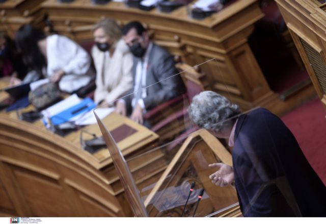 Εντονη αντιπαράθεση Πολάκη – Πλεύρη στη Βουλή για τον υποχρεωτικό εμβολιασμό