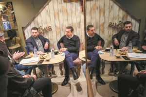 Πίεση και για εκλογή ηγεσίας από τη βάση