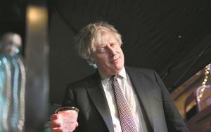 Εκαναν πέρυσι πάρτι στην Ντάουνιγκ Στριτ εν μέσω αυστηρού λοκντάουν!