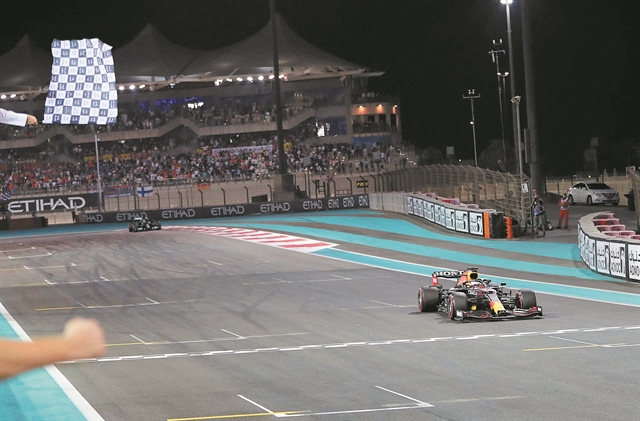 Πρωταθλητής στον τελευταίο γύρο!