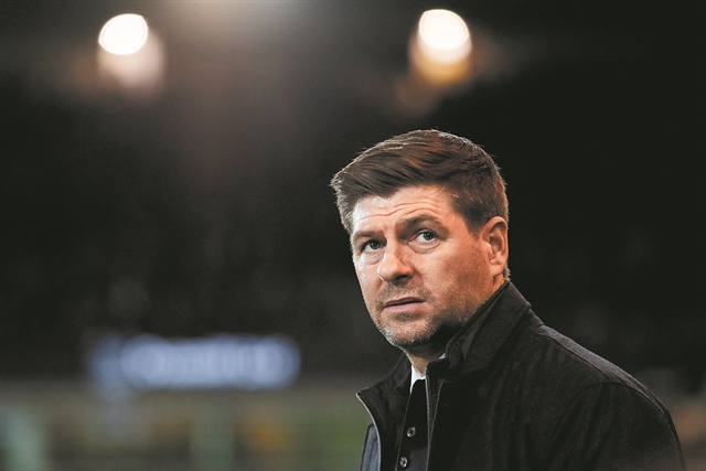 Εξω φρενών με τη διοργανώτρια παίκτες και προπονητές