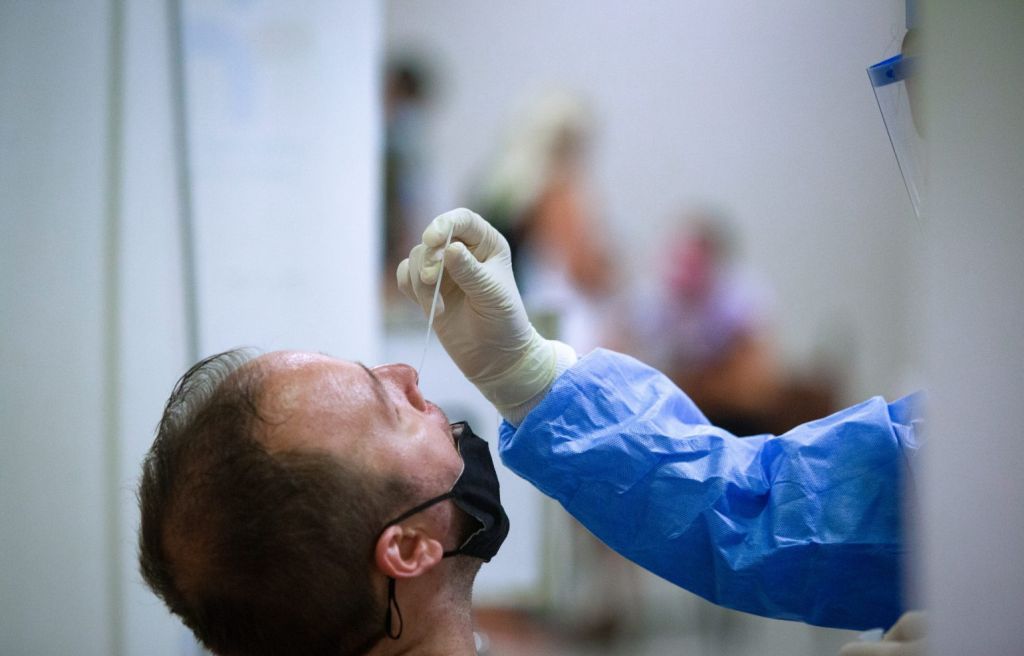 Πόσες μέρες μετά την επαφή με κρούσμα πρέπει να κάνουμε τεστ;