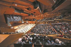 Τα γιορτινά φώτα που τρεμοσβήνουν…