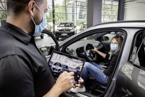 Αυτοκίνητο και πανδημία: Πότε χρησιμοποιούμε τη μάσκα, πως απολυμαίνουμε το ΙΧ μας